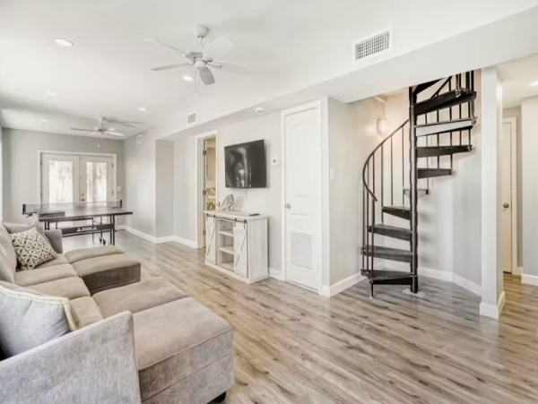 Anna Maria Island Luxurious Tropical Retreat with private Pool & Game Room